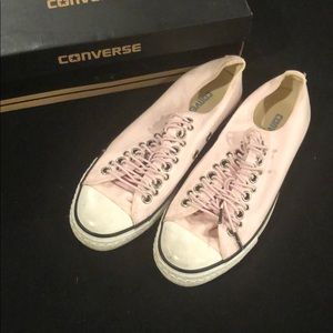 Pink no tie converse sneakers!